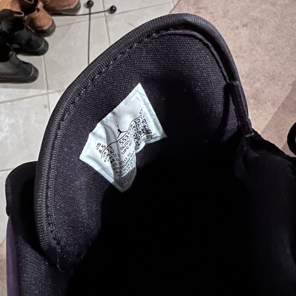 NIKE Air Jordan 1 (Court Purple) - Picture 3 of 3
